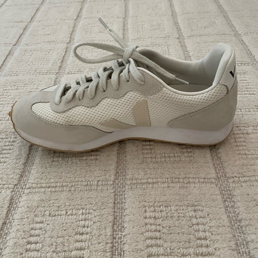 Veja sneaker, white/cream, Size 9